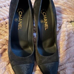 CHANEL Black Suede and Leather Cap-Toe Pumps